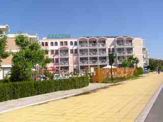 14-Promenade and hotel scene